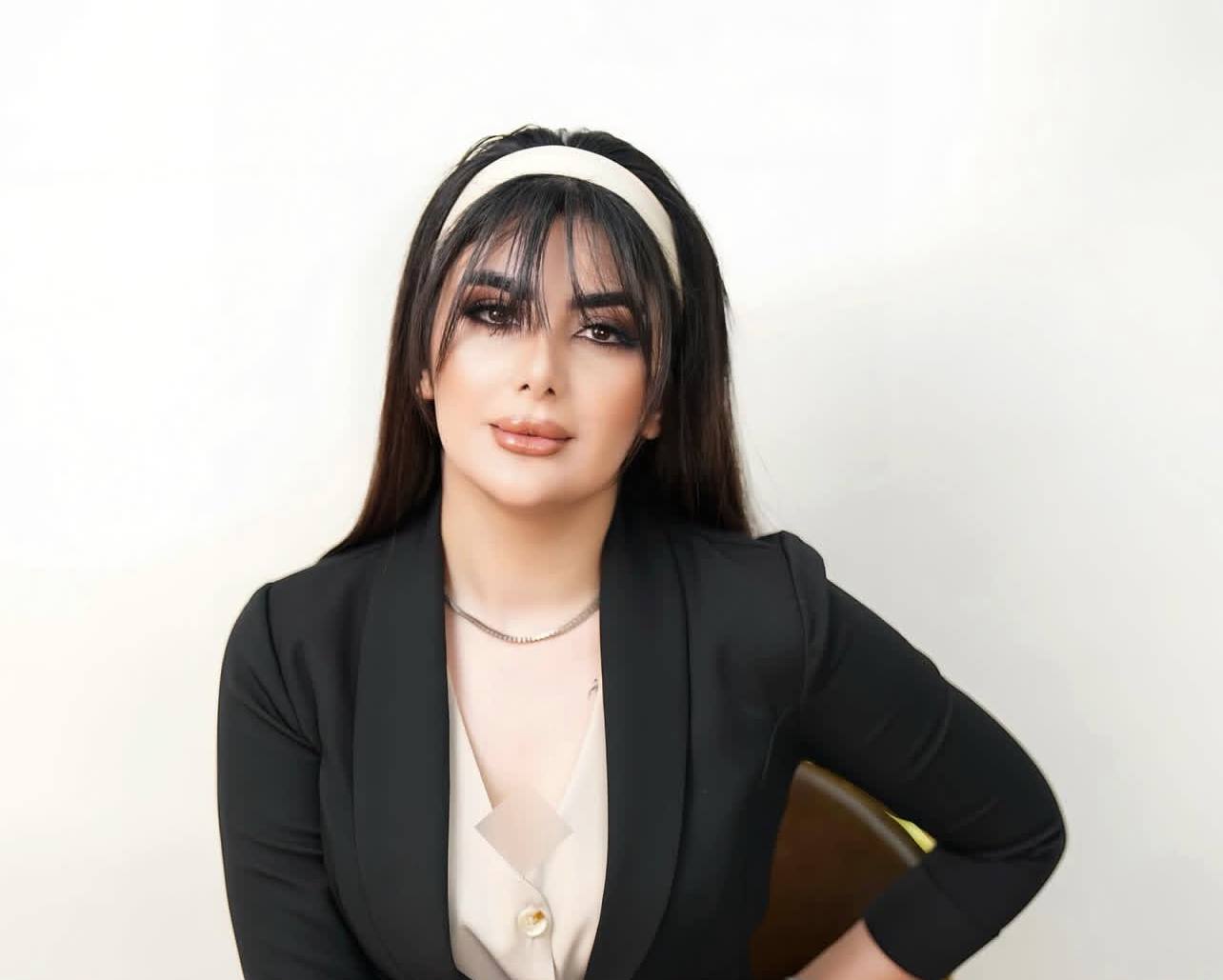 حدیث رحمانی آموزش کاشت ناخن